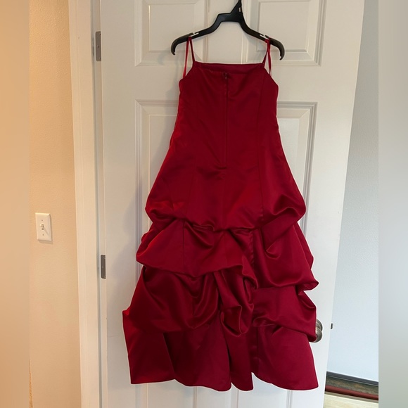 Special occasion red girls dress - size 6 - Picture 2 of 3